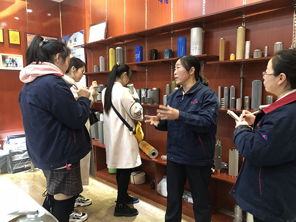華航濾器組織新員工進行濾芯產(chǎn)品培訓(xùn)